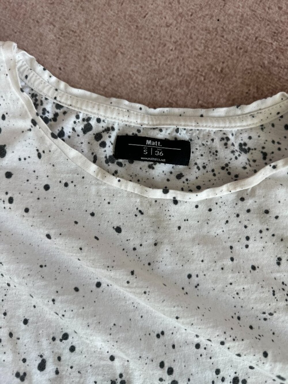 Matt. Tee White with Black Spots. Large